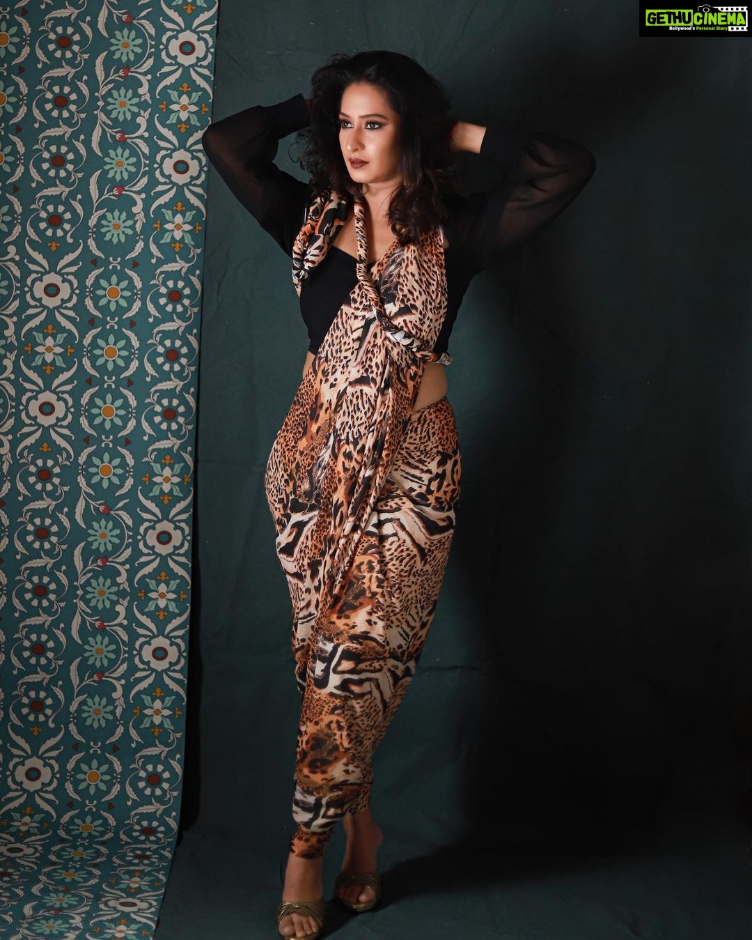 Priya Marathe Instagram - Fashion fades, style is eternal ✨⚡️ Makeup & Hair: @riyapanchal.makeupartist Saree @fusionstylingbymihira Styling by @pravara_makeupstudioandsalon Photographer @swapnaspictorialhub Assistant @mohitjadhav_077 . . #priyamarathe #tiger #fashion #marathiactress Mumbai, Maharashtra