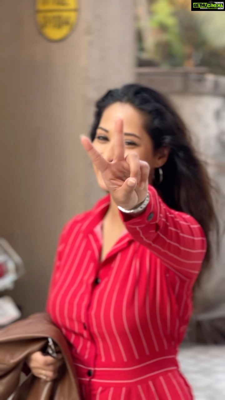 Priya Marathe Instagram - Climbed to the top of the construction to finish this reel 😆. You better like it 😤 . . . #priyamarathe #photoshoot #marathiactress #marathi #mumbai