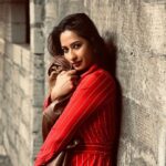 Priya Marathe Instagram - Stuck between city lights and stardust 💫 . . #priyamarathe #actress #construction #photoshoot #model #marathiactress Mumbai, Maharashtra