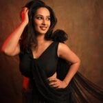 Priya Marathe Instagram - Do what you were made for ✨ Hair n Makeup: @riyapanchal.makeupartist Photo: @swapnaspictorialhub Outfit: @heenadesignerstudio.fabrics . . #priyamarathe #marathiactress #photoshoot #makeup #mumbai Mumbai, Maharashtra