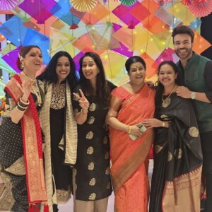 Priya Marathe Instagram - A small "Pavitra Rishta" reunion happened only because of u @lokhandeankita .. 💕💖
Beautiful 'makarsankranti' celebration by @lokhandeankita and @vicky._.jain and anks u were looking beautiful as always.. 

@prabhunesavita @suwatianand 🤗🤩
Missed @prarthana.behere and rest of the cast .. but we r planning a meet soon.. 
#pavitrarishta #makarsankranti
