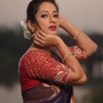 Priya Marathe Instagram - In love with this look 💜😍 Photo @gauravk6677 HUMA @reshmafattepurkar_makeup Outfit @houseofhind Jewellery @jizajewellerystudio . . #priyamarathe #saree #actor Pune, Maharashtra