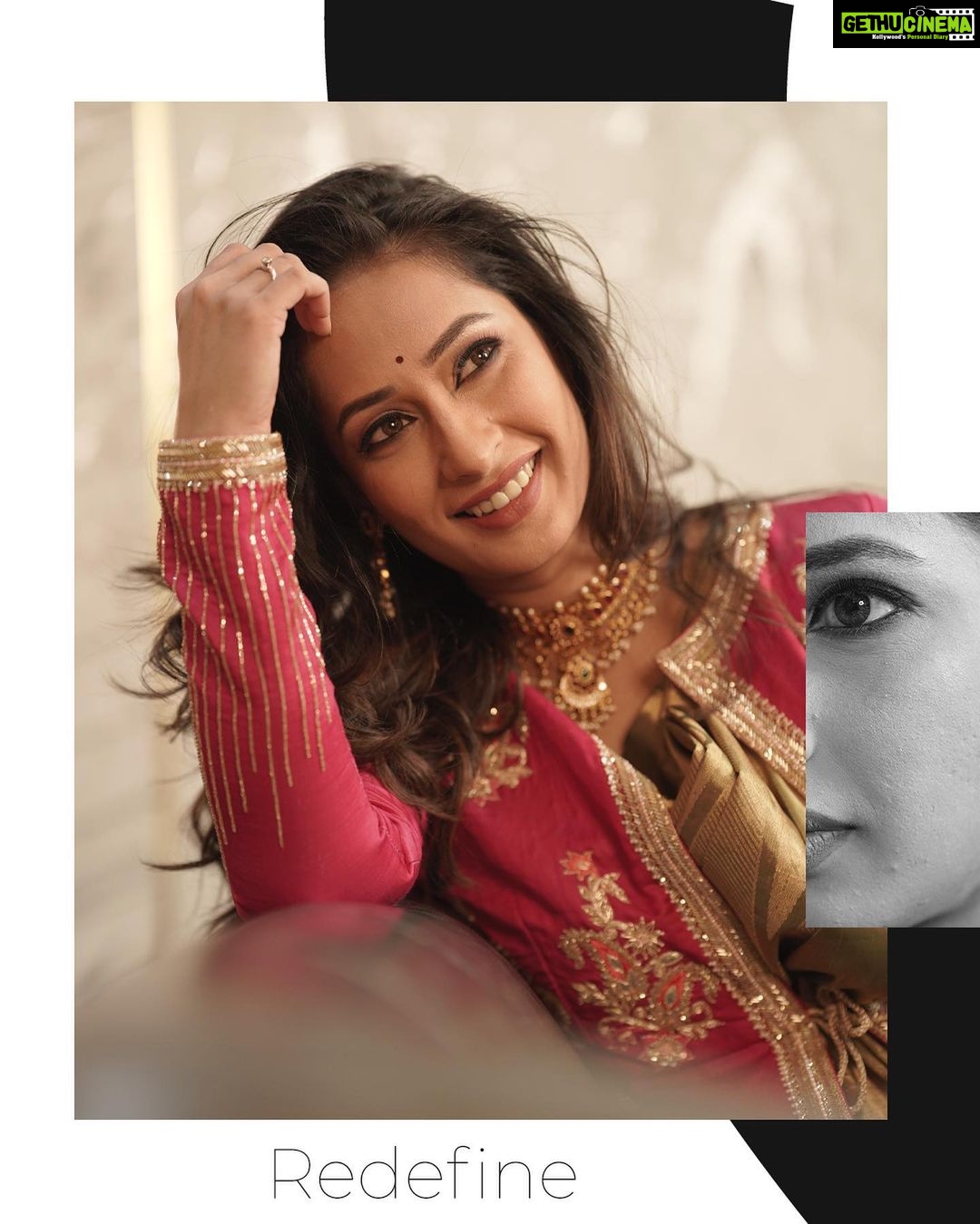Priya Marathe Instagram - Beauty is a perception 💄 Makeup: @reshmafattepurkar_makeup Outfit: @houseofhind Jewellery: @jizajewellerystudio Photos: @gauravk6677 . . #priyamarathe #gold #saree #marathiactress #actor Mumbai, Maharashtra