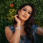 Priya Marathe Instagram - You are the prize 🌟 Makeup Artist: @glambypallavi Hairstylist: @dat_mysterious_gal Photographer: @pictureitstudiosaniketmhatre Photography studio: @asmitas_studio_ . . #priyamarathe #actress #model #explore Mumbai, Maharashtra