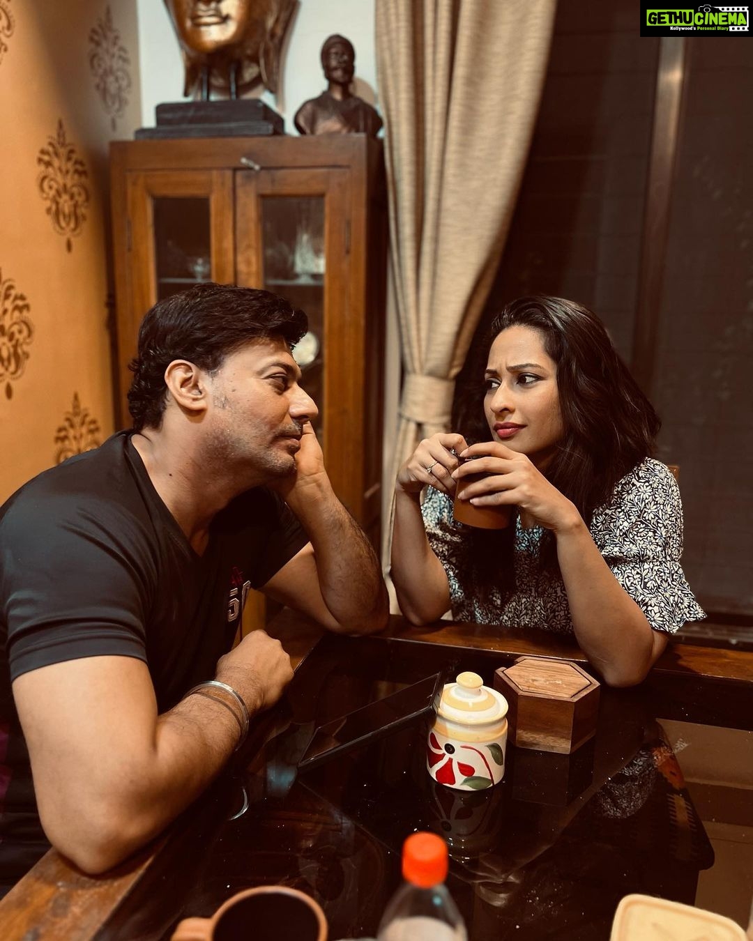 Priya Marathe Instagram - God said I could have a great husband or a great memory, I don’t remember what I chose 🤔 . . #priyamarathe #shantanumoghe #actors Mumbai, Maharashtra