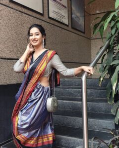 Priya Marathe Instagram - Star Pravah Parivaar Puraskar 2023 ✨

MUHA @riyapanchal.makeupartist 
Saree @nishalikasarees 
Styling by @pravara_makeupstudioandsalon 
.
.
#starpravah #priyamarathe #awardnight #starpravahparivaar