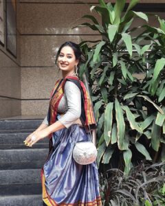 Priya Marathe Instagram - Star Pravah Parivaar Puraskar 2023 ✨

MUHA @riyapanchal.makeupartist 
Saree @nishalikasarees 
Styling by @pravara_makeupstudioandsalon 
.
.
#starpravah #priyamarathe #awardnight #starpravahparivaar