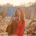 Priya Marathe Instagram - Stuck between city lights and stardust 💫 . . #priyamarathe #actress #construction #photoshoot #model #marathiactress Mumbai, Maharashtra