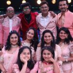 Priya Marathe Instagram - पहा आमची team, ' तुझेच मी गीत गात आहे '' team, .. 'आता होऊदे धिंगाणा' मधे आज आणि उद्या.. आम्ही टक्कर देणार काही कसलेल्या खेळाडूंना..