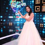 Priya Marathe Instagram - पहा आमची team, ' तुझेच मी गीत गात आहे '' team, .. 'आता होऊदे धिंगाणा' मधे आज आणि उद्या.. आम्ही टक्कर देणार काही कसलेल्या खेळाडूंना..