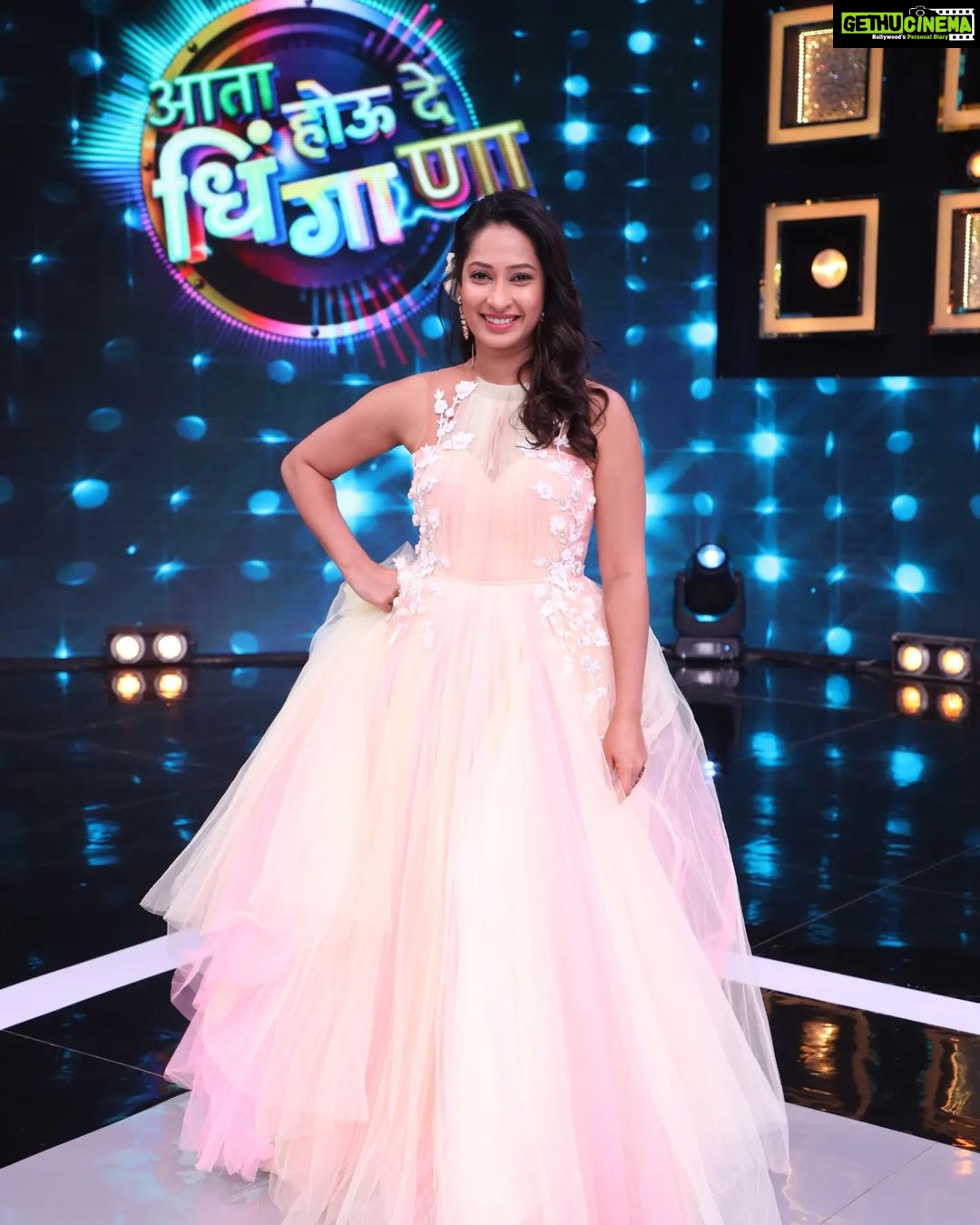 Priya Marathe Instagram - पहा आमची team, ' तुझेच मी गीत गात आहे '' team, .. 'आता होऊदे धिंगाणा' मधे आज आणि उद्या.. आम्ही टक्कर देणार काही कसलेल्या खेळाडूंना..