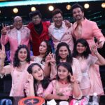 Priya Marathe Instagram - पहा आमची team, ' तुझेच मी गीत गात आहे '' team, .. 'आता होऊदे धिंगाणा' मधे आज आणि उद्या.. आम्ही टक्कर देणार काही कसलेल्या खेळाडूंना..