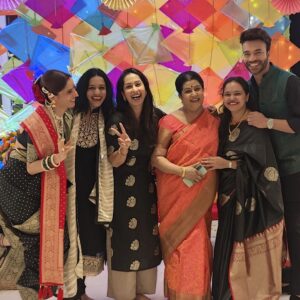 Priya Marathe Instagram - A small "Pavitra Rishta" reunion happened only because of u @lokhandeankita .. 💕💖
Beautiful 'makarsankranti' celebration by @lokhandeankita and @vicky._.jain and anks u were looking beautiful as always.. 

@prabhunesavita @suwatianand 🤗🤩
Missed @prarthana.behere and rest of the cast .. but we r planning a meet soon.. 
#pavitrarishta #makarsankranti