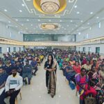 Priya Marathe Instagram - खूप खूप धन्यवाद @mbmc_sbm मिरा-भाईंदर महानगर पालिका.. 'मला स्वच्छ्ता सर्वेक्षण २०२३' ब्रँड ॲम्बेसेडर बनवल्या बद्दल.. समाजाप्रती असलेली जबाबदारी थोड्या फार प्रमाणात पूर्ण करता येईल.. आणि ह्याच अभियाना अंतर्गत आज पहिला केलेला कार्यक्रम म्हणजे आपले खरे heroes Ani heroines , जे सकाळी ६ पासून आपलं शहर सुंदर आणि स्वच्छ ठेवतात, त्या स्वच्छ्ता कर्मचाऱ्यांचा सत्कार.. #mbmc #mirabhyander #swachtaabhiyan2023