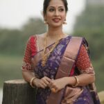 Priya Marathe Instagram - In love with this look 💜😍 Photo @gauravk6677 HUMA @reshmafattepurkar_makeup Outfit @houseofhind Jewellery @jizajewellerystudio . . #priyamarathe #saree #actor Pune, Maharashtra