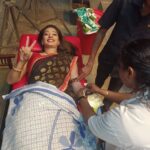 Priya Marathe Instagram - रक्तदान हेच श्रेष्ठ दान! Blood donation is life donation! And mind it- this is not a scene from some daily soap.. I donated blood ystrdy along with many others, on our @tujhechmeegeetgaataahe sets, through a blood donation camp organised by our production house- Trrump Card production, on the occasion of our producer @tejendraneswankar 's birthday.. Such a nice initiative ! #blooddonation