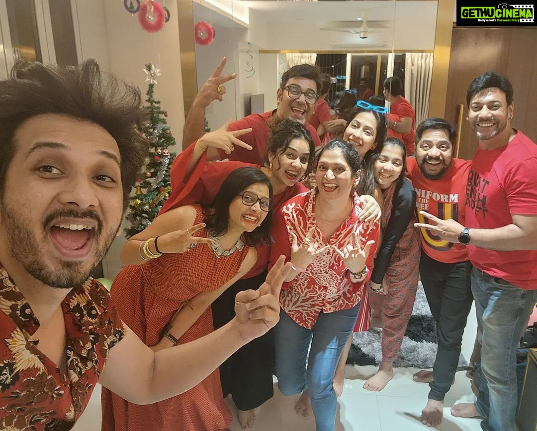 Priya Marathe Instagram - Trailer of 2023.. It's going to be exciting.. energetic.. enjoyable.. Starting the year on the right note.. @abhijeetkhandkekar @morpankh thank u fr hosting such a nice party.. #newyear #2023
