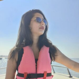 Priya Marathe Instagram - Happiness comes in waves 🌊
#beachviews 
Pc @shantanusmoghe