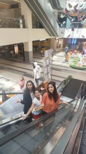 Priya Marathe Instagram - I totally agree.. 
Reeling in mall.. 
Video credit @sachinsdeshpande