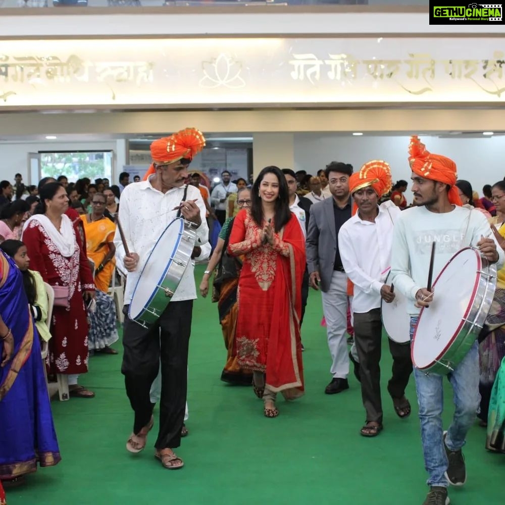 Priya Marathe Instagram - मिरा भाईंदर कचरा मुक्त करण्याच्या दिशेने आणखी एक पाऊल.. @mbmc_sbm कडून अतिशय स्तुत्य उपक्रम राबवला गेला .. स्वच्छ्ता रॅली! Thank you fr inviting me and making me a part of this initiative.