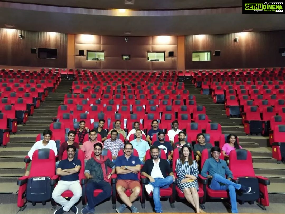 Priya Marathe Instagram - रंगभूमी दिनाच्या शुभेच्छा! रंगभूमी - theatre - wher u have to be present in the present! रंगभूमीवरील 2 उत्तम कलाकृतींचा भाग होता आलं याचा खूप आनंद वाटतो.. @aperfectmurdermarathiplay आणि @tilakahisangaychay