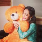 Priya Marathe Instagram – Hugging a teddy bear..
Feels like heaven i swear..
Who says wat, don’t care.. 
Everything else u cn share..
But not a teddy bear 🧸
#teddy