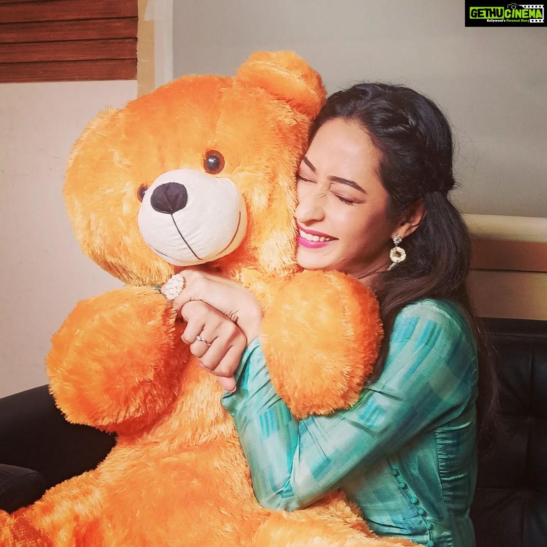Priya Marathe Instagram - Hugging a teddy bear.. Feels like heaven i swear.. Who says wat, don't care.. Everything else u cn share.. But not a teddy bear 🧸 #teddy