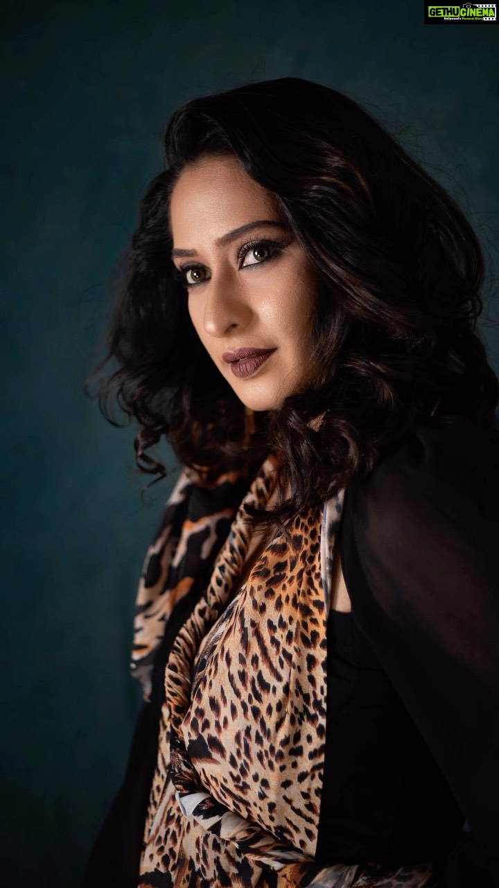 Priya Marathe Instagram - What’s trending 🤔 Makeup & Hair: @riyapanchal.makeupartist Saree @fusionstylingbymihira Styling by @pravara_makeupstudioandsalon Photographer @swapnaspictorialhub Assistant @mohitjadhav_077 . . #priyamarathe #marathiactress #trending Mumbai, Maharashtra