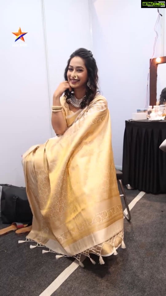 Priya Marathe Instagram - आपल्या माणसांचा आपला सोहळा... 'Star प्रवाह परिवार पुरस्कार २०२३' रविवार १९ मार्च संध्या. ७:०० वा. Star प्रवाहवर... #PravahParivaar2023 #परिवारपुरस्कार२०२३ #StarPravah