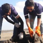 Priya Marathe Instagram - Have walked on a beach many times but cleaned it fr the first time.. Earth day tht is on 22nd APRIL, me @shantanusmoghe @drgirishoak sir with the help of @ravipawar_dmc Sir @mbmc_sbm @mbmconline team , mangroves foundation team did a beach clean up.. on uttan beach. Biggest initiative force was @harshaddhageofficial @forfutureindia NGO who have been dedicatedly doing this selfless work fr last 3 years.. Another NGO which i must mention is @oceanowe who r also consistently doing this fr long time.. Hats off to your dedication and devotion 🙏 I am really looking forward to do this again n again.. as when possible.. Deep sence of satisfaction is wat i felt but longing fr more .. soon i promise 😊