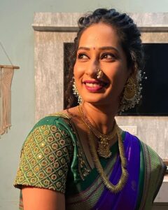 Priya Marathe Instagram - Life is not perfect but my saree pleats can be.. 💜