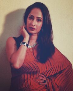 Priya Marathe Instagram - Knowing yourself is a lifelong adventure.. enjoy it as much as you can.. 💕
#happysoul❤️