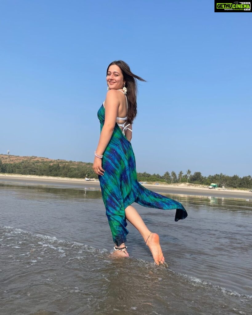 Priyal Gor Instagram - Some people bring love in you and some bring the pain.. Some get the child in you, some get the sensibility in you.. Some people confuse you, some give you clarity.. Some get the best out of you and some get the worst... Grateful for every moment, every person, every lesson. The answer you need is in you. Just trust the process of seeking who you are and who you want to be ♥️🦋 #HeartTalks