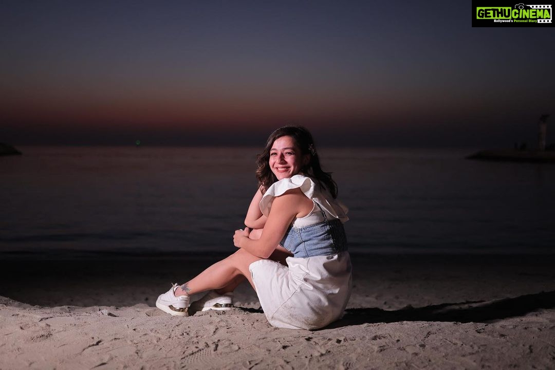Priyal Gor Instagram - Still like a moon by the sea Bahrain