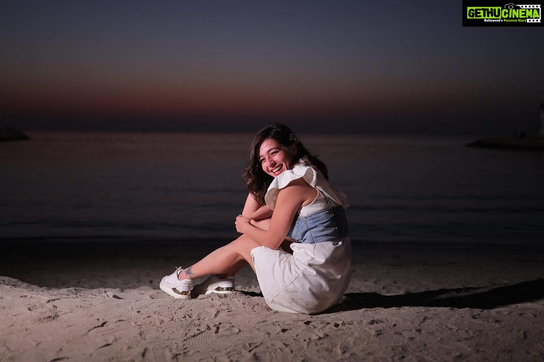 Priyal Gor Instagram - Still like a moon by the sea Bahrain
