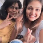 Priyanka Nalkari Instagram - #mommaanddaughter #travellingmode #flight #flyinghigh #hyderabad #coming #seetha #roja #priyanka