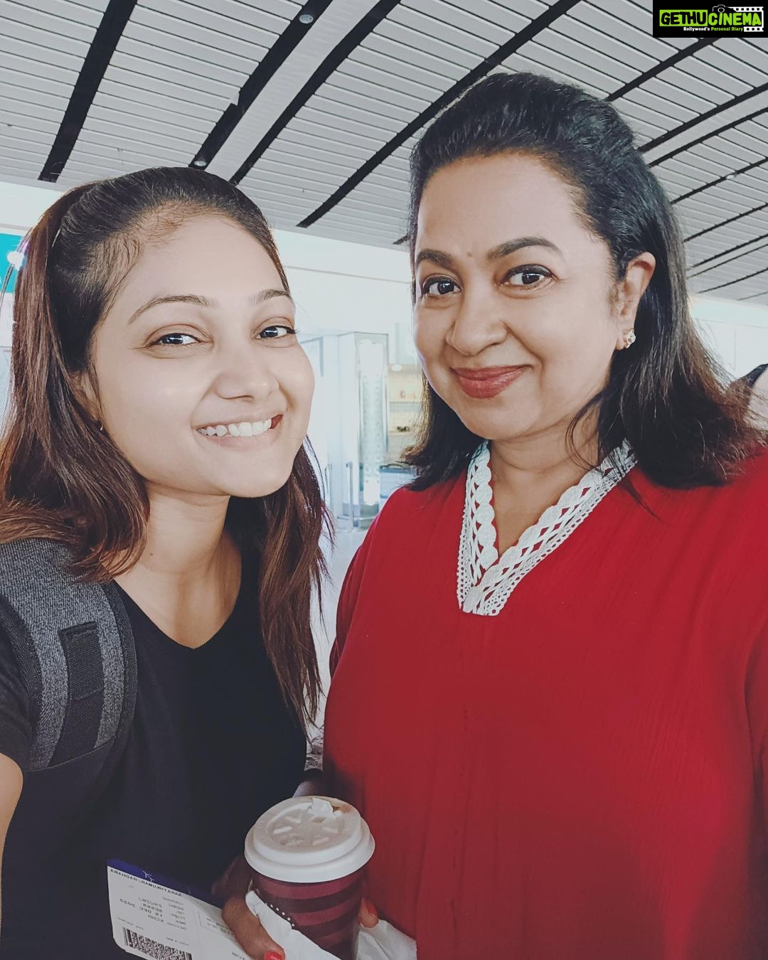 Priyanka Nalkari Instagram - #goodmorning #airport #suddenmeet #radhikamam #heroines #tamil #telugu #coffetime #positivesmiles #sweetsoul #actress #roja #priyankanalkari #instagood #instagram #insta #instalike #instalove #instaphoto #happykanuma