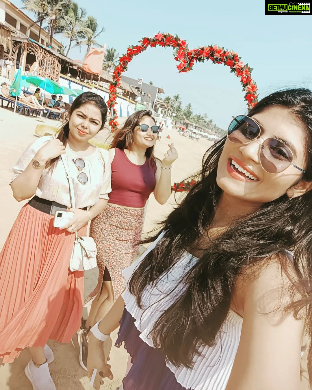 Priyanka Nalkari Instagram - #goodmorning #goa #beach #girlstrip #newyear2023 #mygals #sweetppl #friendsforlife #thankyouformakingthishappen #loveyouguys #positivity #stronggirls #actress #roja #nalkarpriyanka