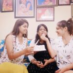 Priyanka Nalkari Instagram - #advancehappynewyear2023 #family #love #affection #strength #friendship #friends #actress #hyderbadi #newyearcelebrations #cakecutting #lovelytastycake #happy #instadaily #instagram