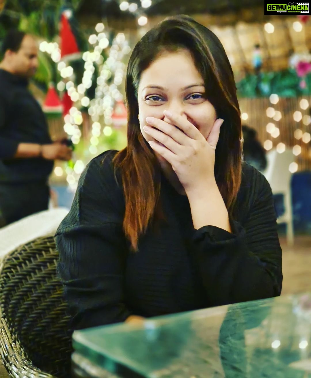 Priyanka Nalkari Instagram - "I LOVE TO LIVE .. I LIVE TO LOVE". Pc : @aabidbhushan