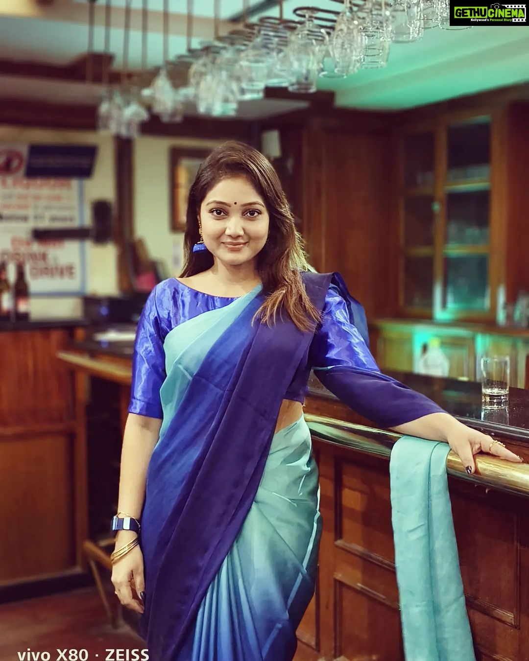 Priyanka Nalkari Instagram - #sareelover #roja #actresslife #nalkarpriyanka #priyankanalkari #anchor #dance #partytime #instagram #instadaily PC : @aabidbhushan nice click thankyou bro😜