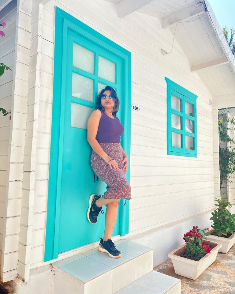 Priyanka Nalkari Instagram - #goadiaries #poser #actress #friendship #friends #nalkarpriyanka #roja #yoursrojaforever #stylish #goa #instadaily #instagram #instafashion