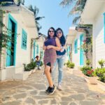 Priyanka Nalkari Instagram - #goadiaries #poser #actress #friendship #friends #nalkarpriyanka #roja #yoursrojaforever #stylish #goa #instadaily #instagram #instafashion