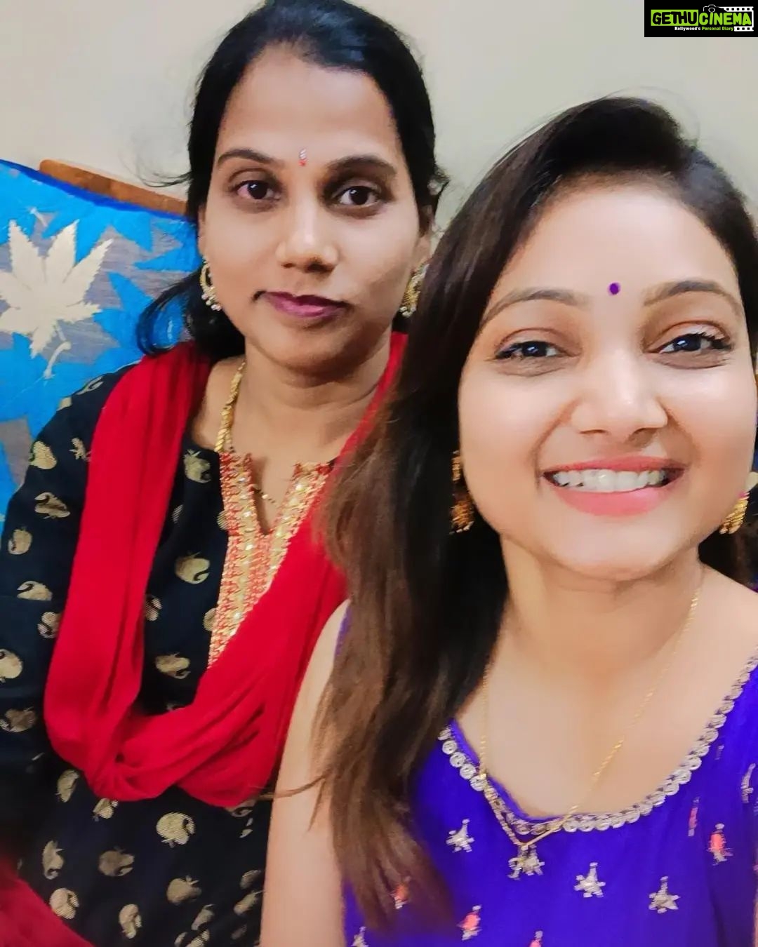 Priyanka Nalkari Instagram - #schoolfriends #rajini #friendsforlife #hyderabad #peace #instalove #instagram #function #weddingbells #sweethome #myhome #myfamilymystrength #lovetowardsfamily #mysenior