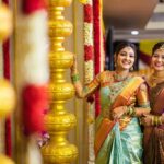 Priyanka Nalkari Instagram - #sisters #weddingmoments #traditionalattire #smile Photography @smilebookphotography Mua @profile_makeover Saree n designer blouse @akshaya_meenakshi_kanchipuram Jewellery @vivahbridalcollections Hair flowers @blossom_bridal_flowers