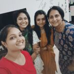 Priyanka Nalkari Instagram - #sisters #strongladies #smile😊 #positivity #missing #roja #chennai #tamilnadu #fanslove #actresslife #actress #sweethome #withmygayathriatthe