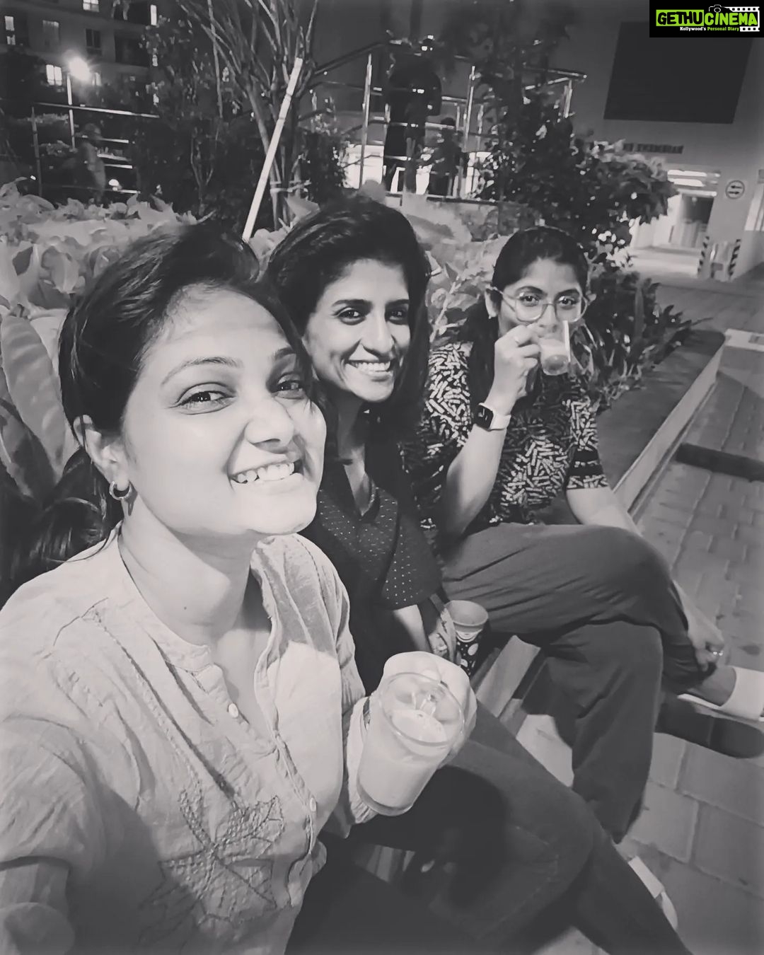 Priyanka Nalkari Instagram - 😎 PVR 😎 priyanka vahi Ramya Will miss u guys #teatime #apartmentmates #friends #friendship #girlsquad #tea #evengs #freshair #instagood #instapost #instadaily