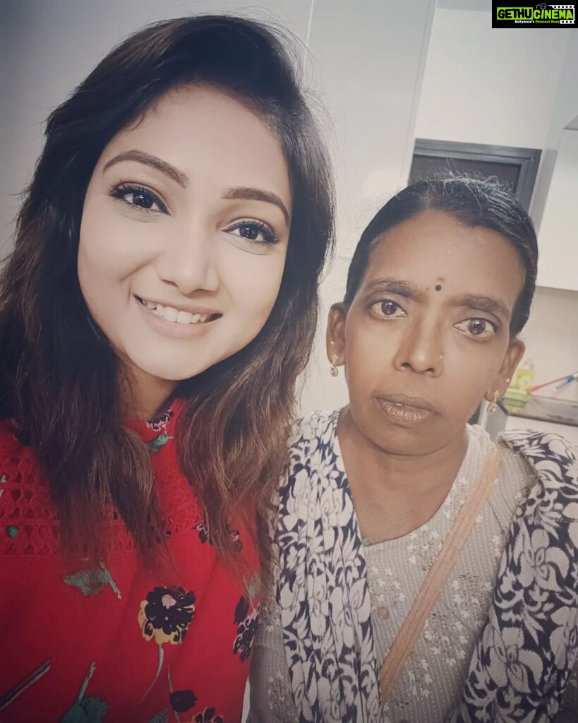 Priyanka Nalkari Instagram - #Thankyouprabha #assitatnt #likesister #roja #rojserialshootingspot #memorabledays #chennai #tamilnadu #fanslove #support #family #stronggirlme #actresslife #missuroja #rojafamily #rojafans #nalkarpriyankafans #rojateam