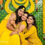 Priyanka Nalkari Instagram - #sisters #haldioutfits #haldifunction #nalkargeetha #nalkarbhavana #nalkarpriyanka Beautiful Decoration @fuserz_events_official Bhvaana outfit @beaulet_sajilin Mua @gayathrimunuswamy Photography @smilebookphotography