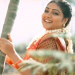 Priyanka Nalkari Instagram - 🥰🥰🫰🏻🫰🏻 சீதா ராமன் | திங்கள் - சனி இரவு 7:30 மணிக்கு இது நம்ம டைம்... இனி அழகான டைம்... #SeethaRaman #Seetha #Raman #Madhumitha #Mahalakshmi #Sethupathi #Subash #Umamageshwari #Durai #Archana #IthuNammaTime #IniAzhaganaTime #Zeetamil #ZeeOnTheGoReels #LiveReel @nalkarpriyanka